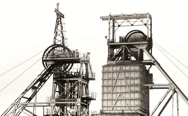 Bickershaw Colliery Headgear 1989 Copyright © Frazerweb and used with permission