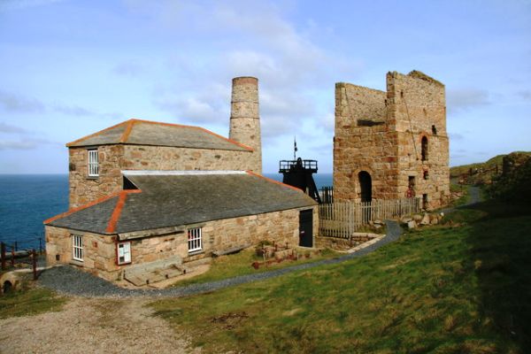 Levant Mine The boilerhouse standing against the whim enginehouse, the empty pumping enginehouse on the right and the headgear of Skip Shaft behind. © Copyright John Gibson and licensed for reuse under this Creative Commons Licence