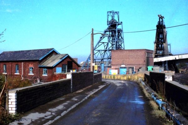 Manvers Main Colliery Copyright © L Hirst and used with his kind permission 